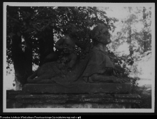 Białystok, Pałac Branickich, ogród - rzeźba Sfinksa