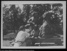 Białystok, odbudowa Pałacu Branickich, ogr&oacute;d - rzeźba Sfinksa