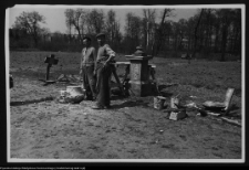 Białystok, Ogrody Branickich, wazon parkowy w czasie rekonstrukcji