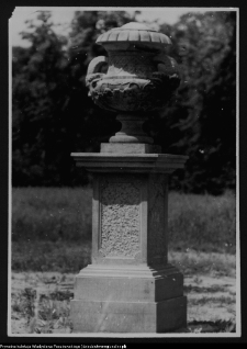 Białystok, Ogrody Branickich, wazon