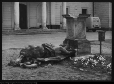 Białystok, Ogrody Branickich, rozbita rzeźba Bachusa