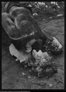 Białystok, Ogrody Branickich, rozbita rzeźba Bachusa