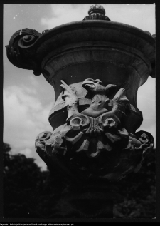 Białystok, Ogrody Branickich, wazon