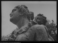 Białystok, Pałac Branickich, ogr&oacute;d - rzeźba Sfinksa