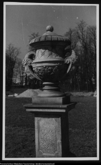 Białystok, Ogrody Branickich, wazon