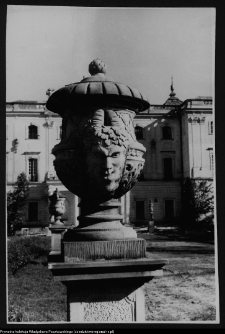 Białystok, Ogrody Branickich, wazon