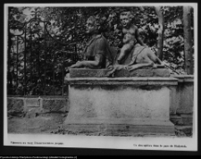 Białystok, Pałac Branickich, ogr&oacute;d - rzeźba Sfinksa (reprodukcja)