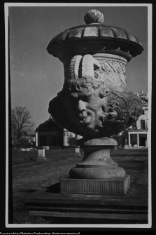Białystok, Ogrody Branickich, wazon