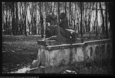 Białystok, Pałac Branickich, ogród - rzeźba Sfinksa