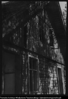 Bludzie Małe, drewniane zabudowania dworskie