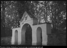 Nowoberezowo, brama w ogrodzeniu cerkwi