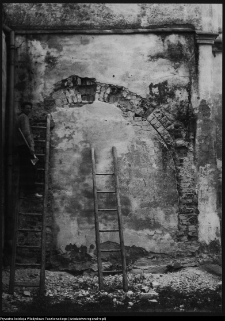 Krasnybór, badania architektoniczne przy kościele