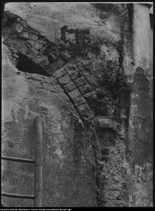 Krasnybór, badania architektoniczne przy kościele