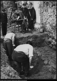 Krasnybór, badania archeologiczne przy kościele