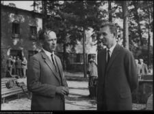 August&oacute;w, przed schroniskiem PTTK