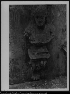 Białystok, Pałac Branickich, popiersie na elewacji pałacowej