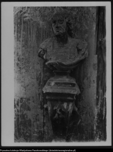 Białystok, Pałac Branickich, popiersie na elewacji pałacowej