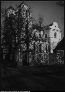 R&oacute;żanystok, kości&oacute;ł