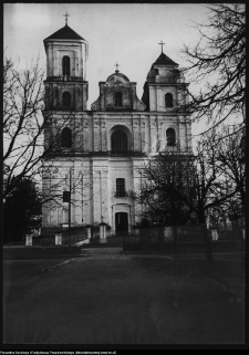 R&oacute;żanystok, kości&oacute;ł