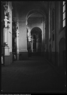 R&oacute;żanystok, kości&oacute;ł