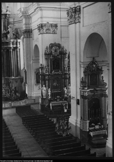 R&oacute;żanystok, kości&oacute;ł