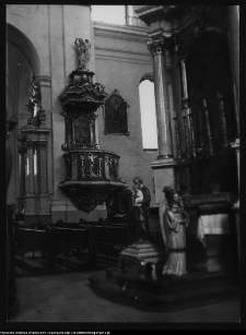 R&oacute;żanystok, kości&oacute;ł