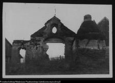 Mała Huta, brama folwarczna