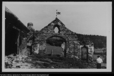 Mała Huta, brama folwarczna