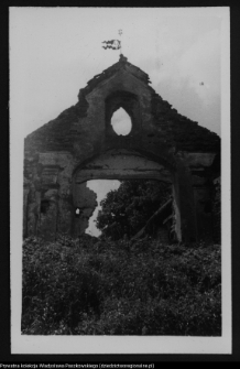 Mała Huta, brama folwarczna