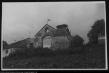 Mała Huta, brama folwarczna