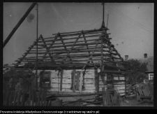 Mak&oacute;wka, chałupa w czasie rozbi&oacute;rki