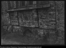 Makowlany, fragment muru zabudowań dworskich