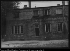 Makowlany, dw&oacute;r