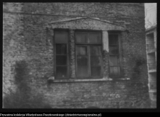 Makowlany, dw&oacute;r