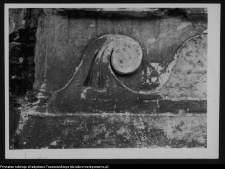 Białystok, detale rzeźbiarskie budynku przy ul. Kilińskiego 16