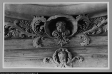 Supraśl, Pałac Opat&oacute;w. Rzeźba z platonu kaplicy