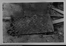 Supraśl, pobazyliański zespół cerkiewno-klasztorny. Drzwi żelazne z odgruzowanej cerkwi