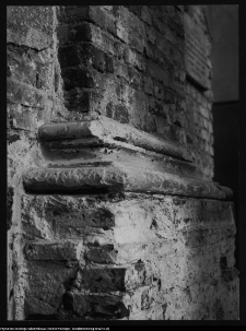 Sejny, fragment pilastra zespołu