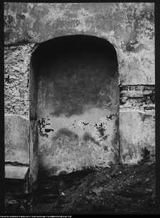 Sejny, fragment muru odsłoniętego podczas badań przy klasztorze