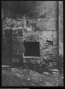 Sejny, fragment muru odsłoniętego podczas badań przy klasztorze