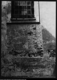 Sejny, fragment muru odsłoniętego podczas badań przy klasztorze