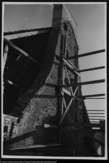 Bęćkowo, komin we dworze przed konserwacją