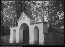 Nowoberezowo, brama w ogrodzeniu cerkwi