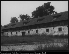 Makowlany, budynek gospodarczy