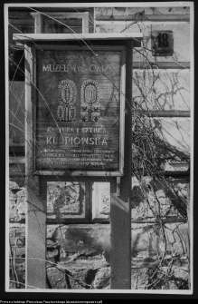 Łomża, gablota ogłoszeniowa Muzeum Północno-Mazowieckiego przy ul. Świerczewskiego 18 (obecnie Aleja Legionów 26)