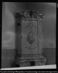 Zabytkowy piec kaflowy