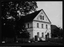 Kuczyn, plebania w zespole kościoła pw. Zmartwychwstania Pańskiego