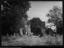 Strabla, brama przypałacowa