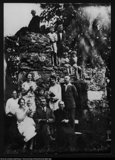 Łosośna, reprodukcja bramy dworu