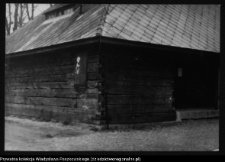 Kamienny Dwór, lamus drewniany